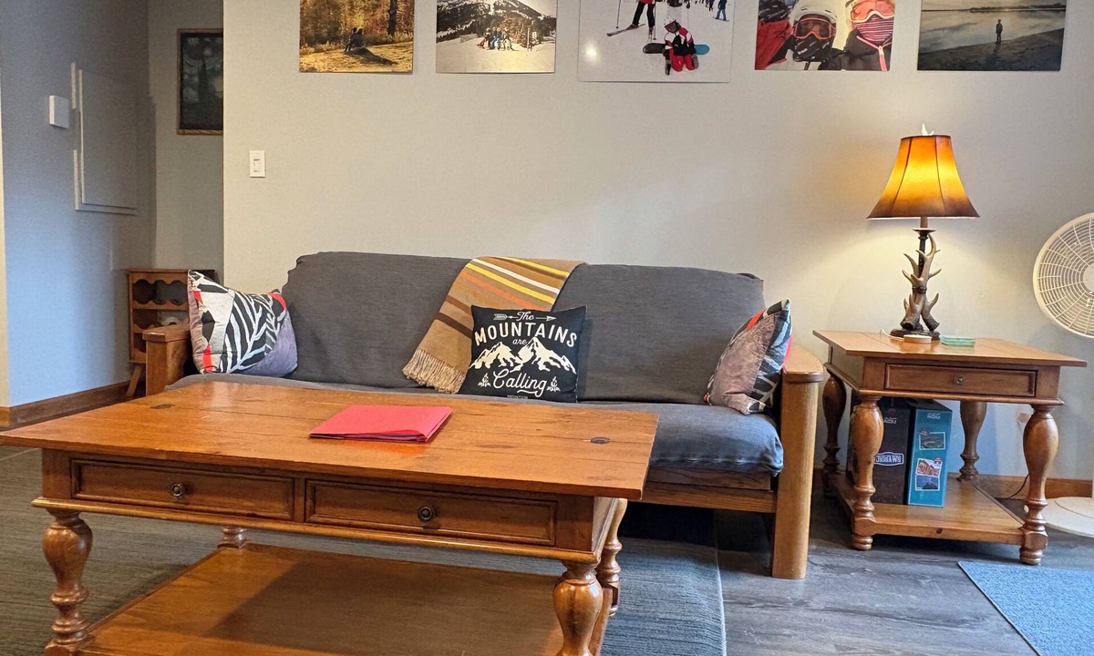 Lincoln Condo | Lincoln/White Mnt 2Br/2Ba-King bed-A/C-Pool-Monthly rental