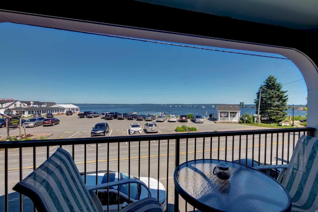 Lincolnville Apartment | Lincolnville Studio with Ocean-View Balcony!