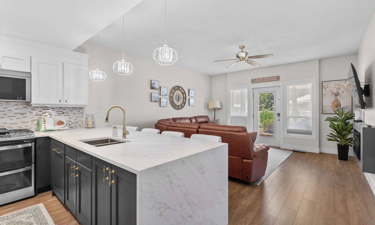 Osoyoos Condo | Located in Casa Del Mila Oro, ✨1st‑Floor Condo 2 bedroom Steps to the Pool ✨