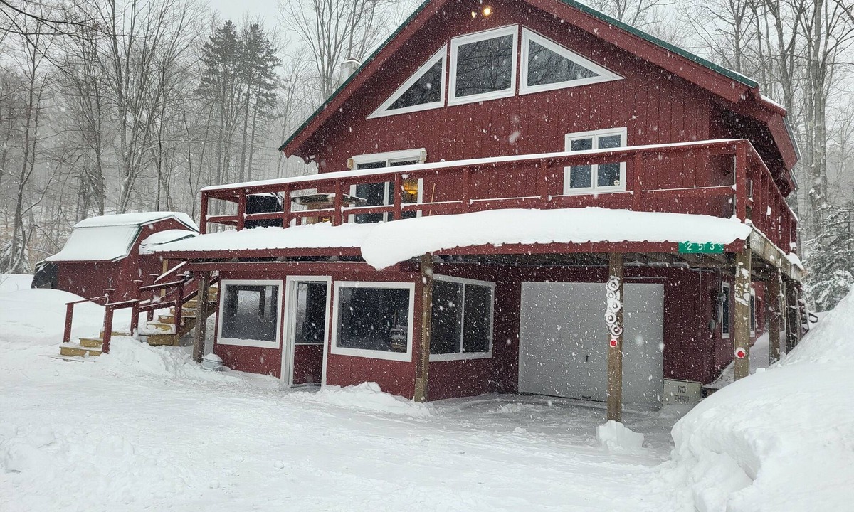 Belmont House | LOCATION, LOCATION! 5 min to mtn, Dog friendly. 5 star reviews. March open!
