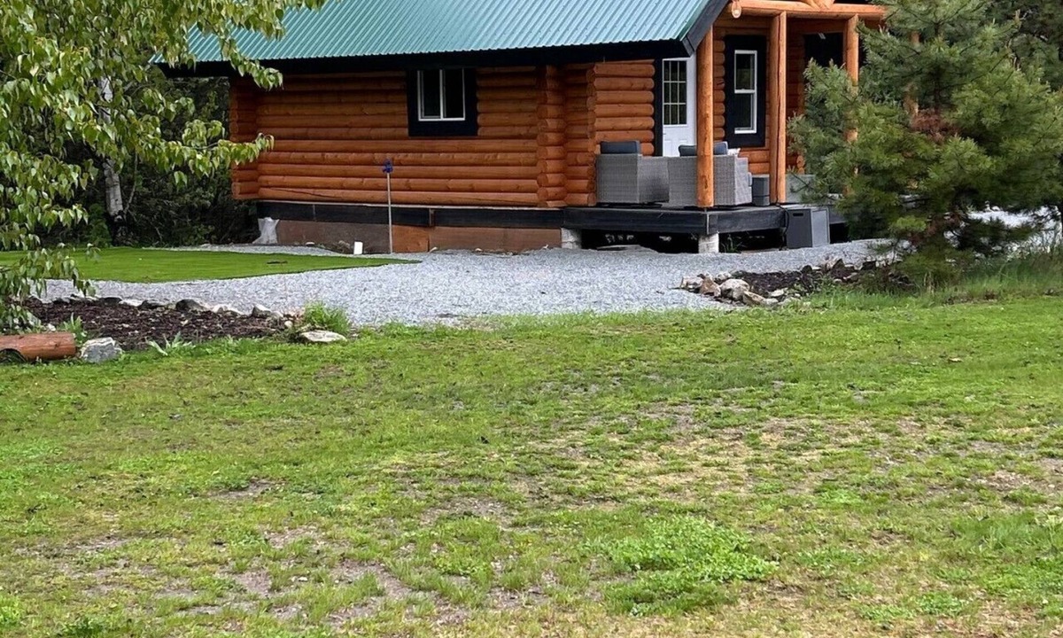 Central Okanagan Apartment | Lofted log cabin with fire table