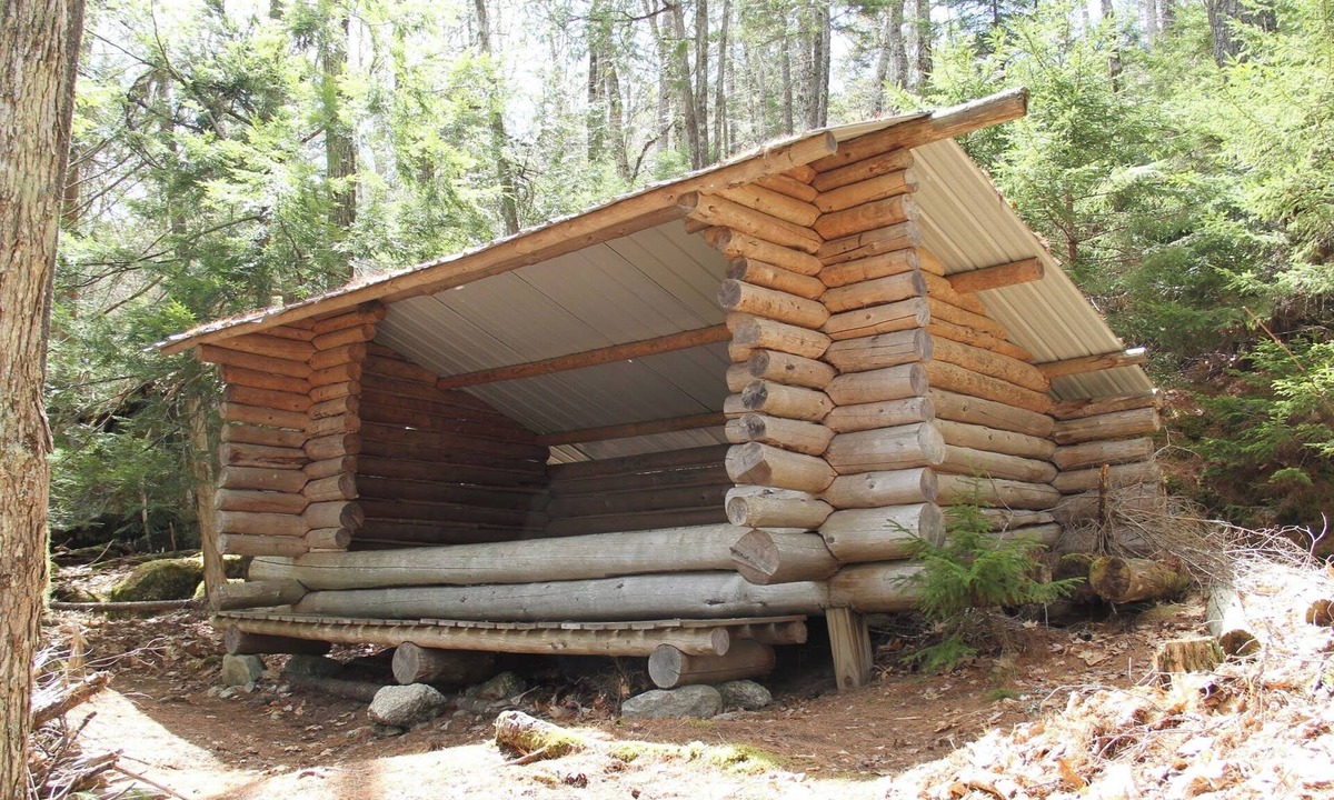 Orland RV Rental | Log cabin style lean-to, perfect for nature lovers!