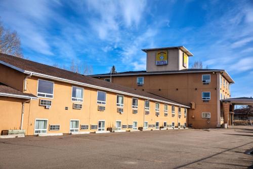 North Battleford Hotel | Lone Star Hotel