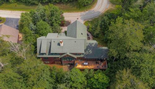 Lincoln House | Loon Mountain Lodge Pool Table, Sonos, Sleeps 20