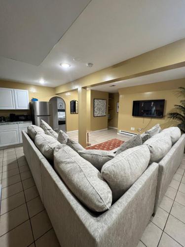 Almont Apartment | Lovely Cozy 3 king bedroom, 5 mins EWR Airport