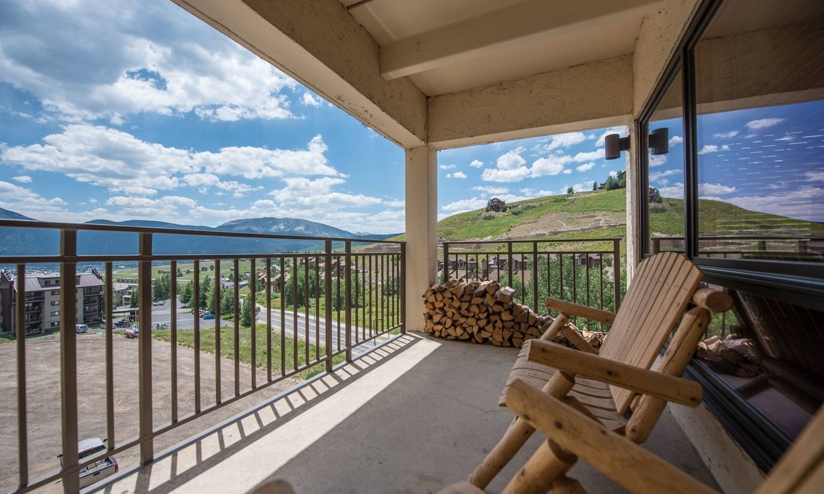 Crested Butte Condo | Lovely Modern Plaza Condo - No Cleaning Fee! by RedAwning