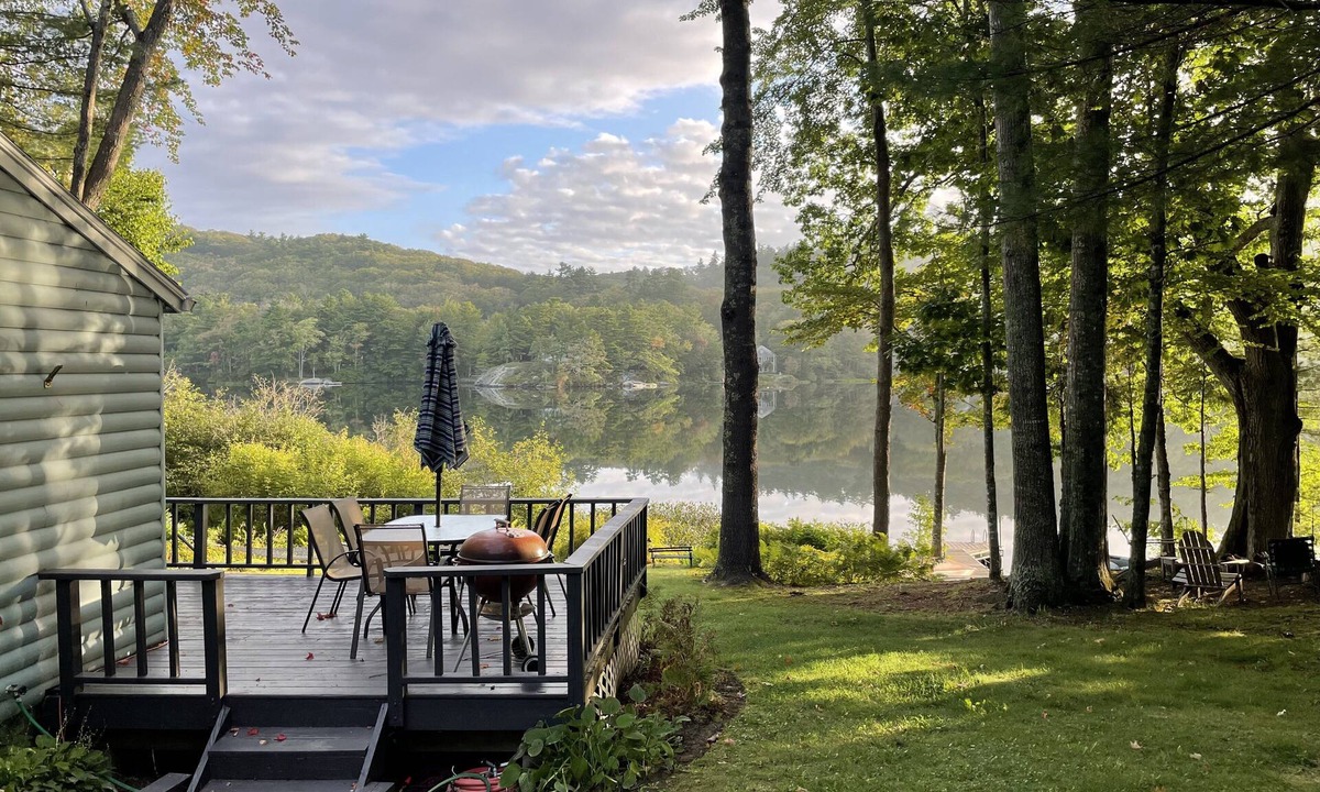 Camden House | Lovely Waterfront Cottage, Dog friendly, 4 miles from Town and Ocean