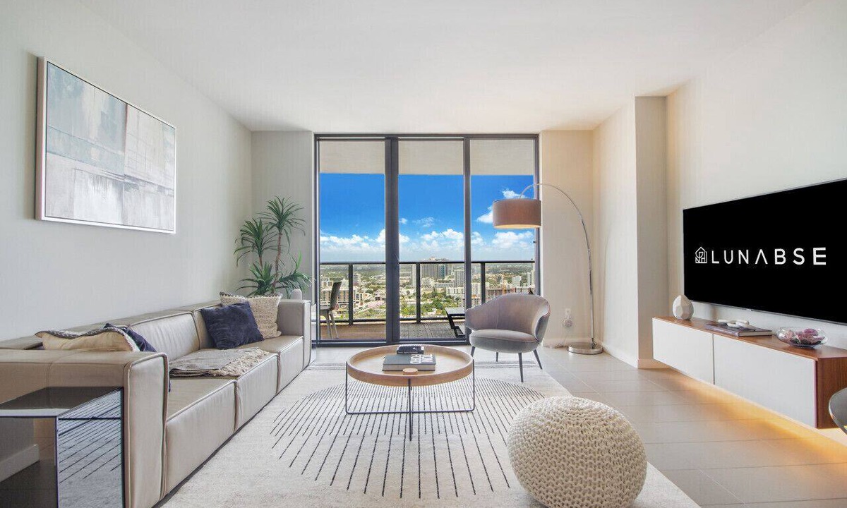 Town Square Condo | Lunabase ☾ Heavenly View | Smart Condo, King Bed, Bayview, Parking, Pool, Gym