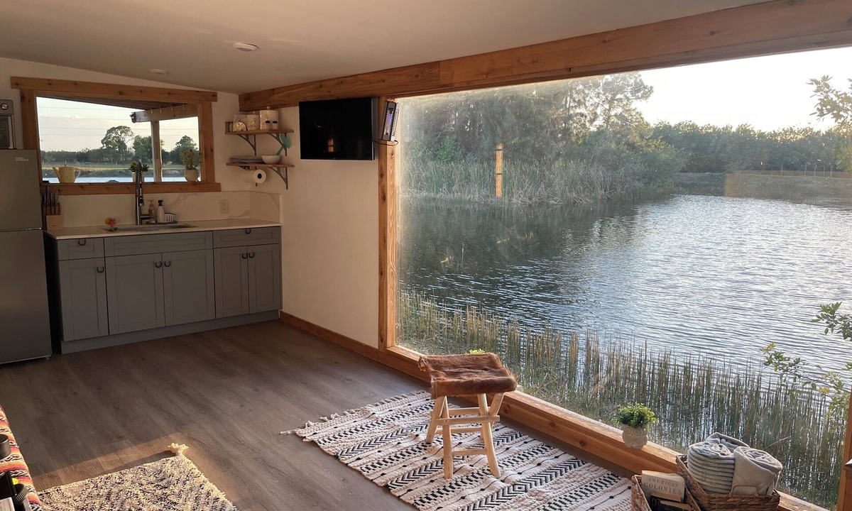 Clewiston House | Luna’s Ranch - Little Lake House