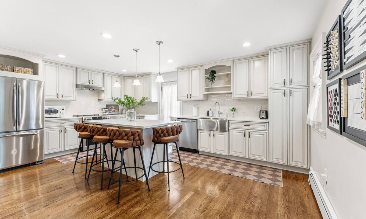 Winter Hill Apartment | LUX 4BR Somerville, Steps to Green Line, Free Parking, Game Room+Poker Table