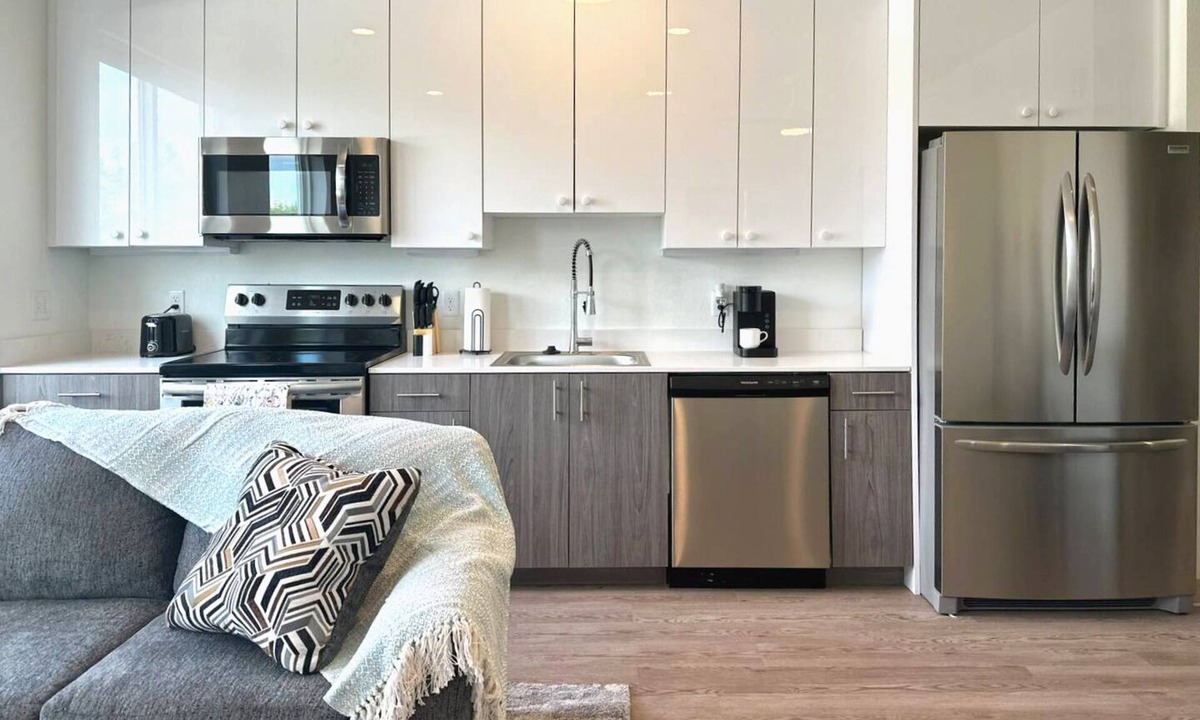 Uptown Apartment | Lux Apt Near Saint Joseph's