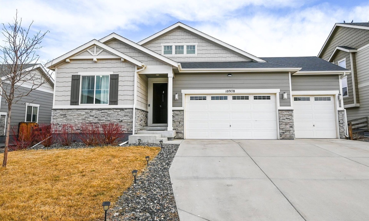 Commerce City House | Lux Family Retreat|Pool Table|13 Min to Airport