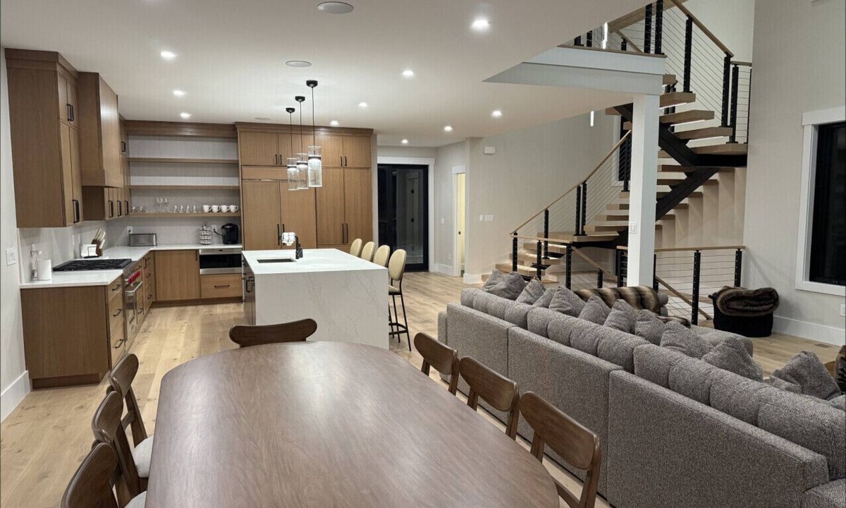 Lincoln Villa | LUX | Loon SlopeSide
