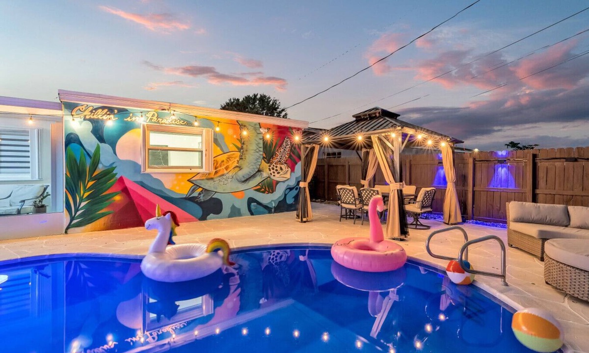 West Hollywood House | Luxe 4 BR Heated Pool | Hardrock | Stadium | Beach