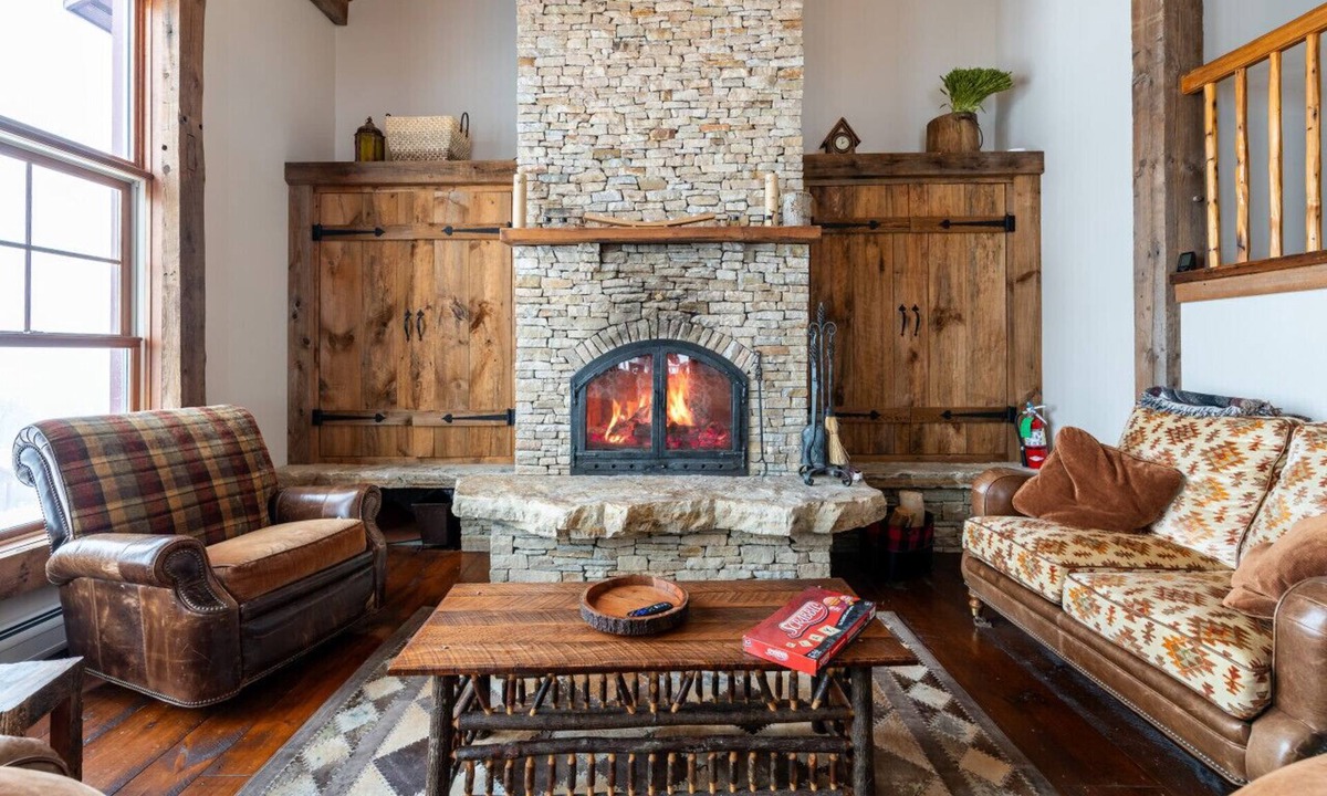 Killington Apartment | Luxe Chalet - Ski On/Off, Hot Tub, Pool, Views