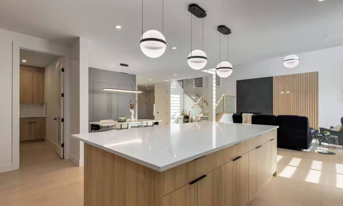 Chestermere House | Luxe Elite Escape 8 Bdrm Near Lake!