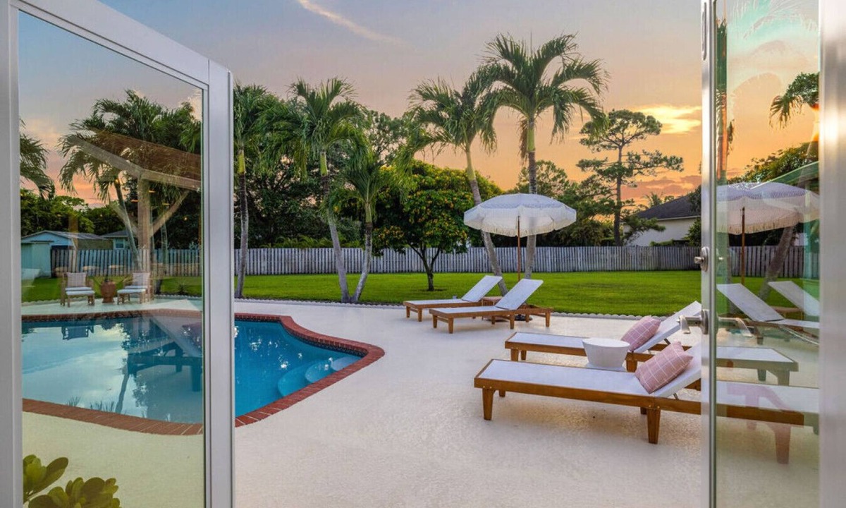 Palm Beach Country Estates House | Luxe Golden Hour, Pool, Pickleball, Grill, GameRm