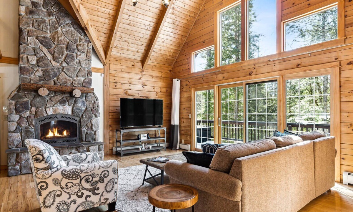 West Hartford House | Luxe Log Cabin with Game Room & Club Access