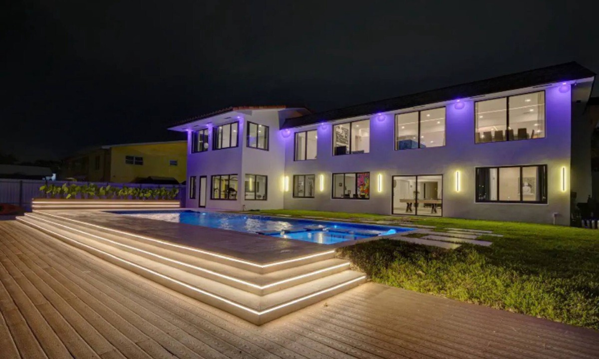 Seybold Villa | Luxe WATERFRONT MANSION w Private Nightclub, Cinema, Game Room & Pool