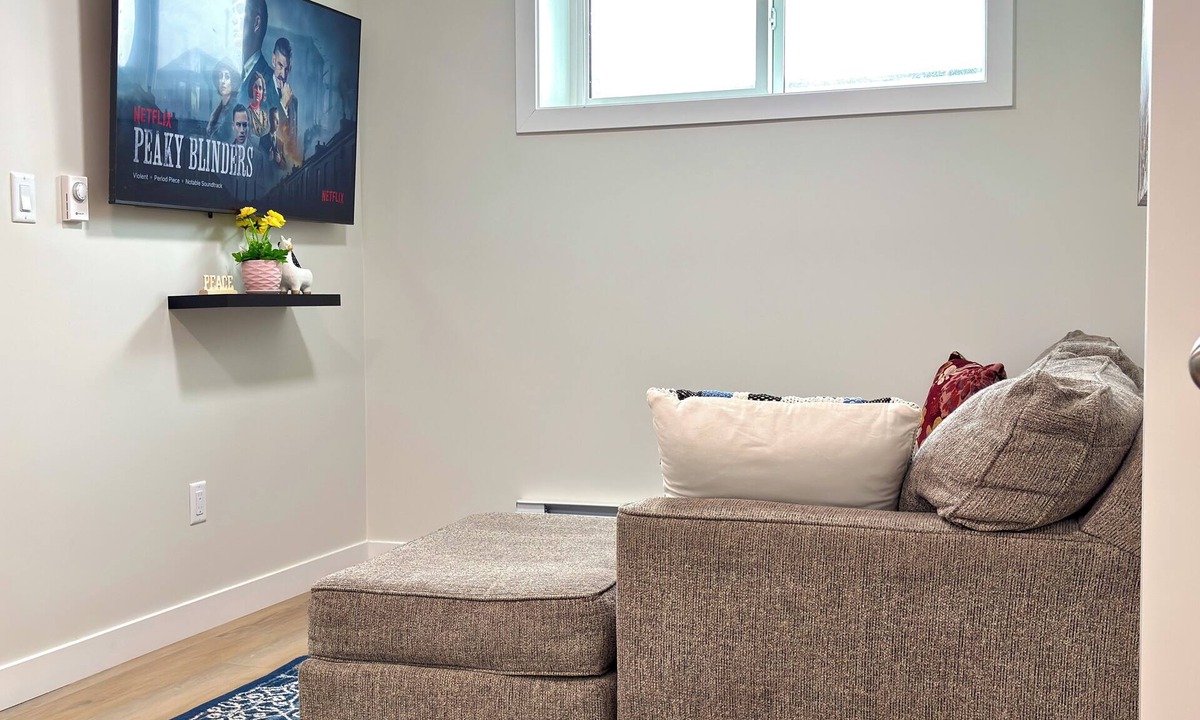 Saskatoon House | LUXLOFT SUITE. Cozy 2-bedroom basement suite in a serene location.