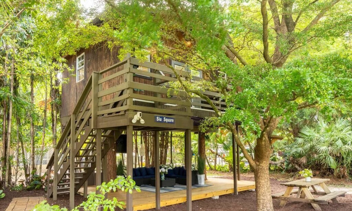 Palm Beach Country Estates Cabin | Luxurious Modern Treehouse with Mineral Pool/Spa