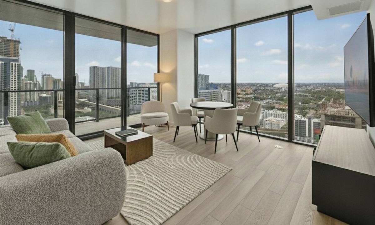 Town Square Condo | Luxury 2BR 2BA E11EVEN Hotel Residences