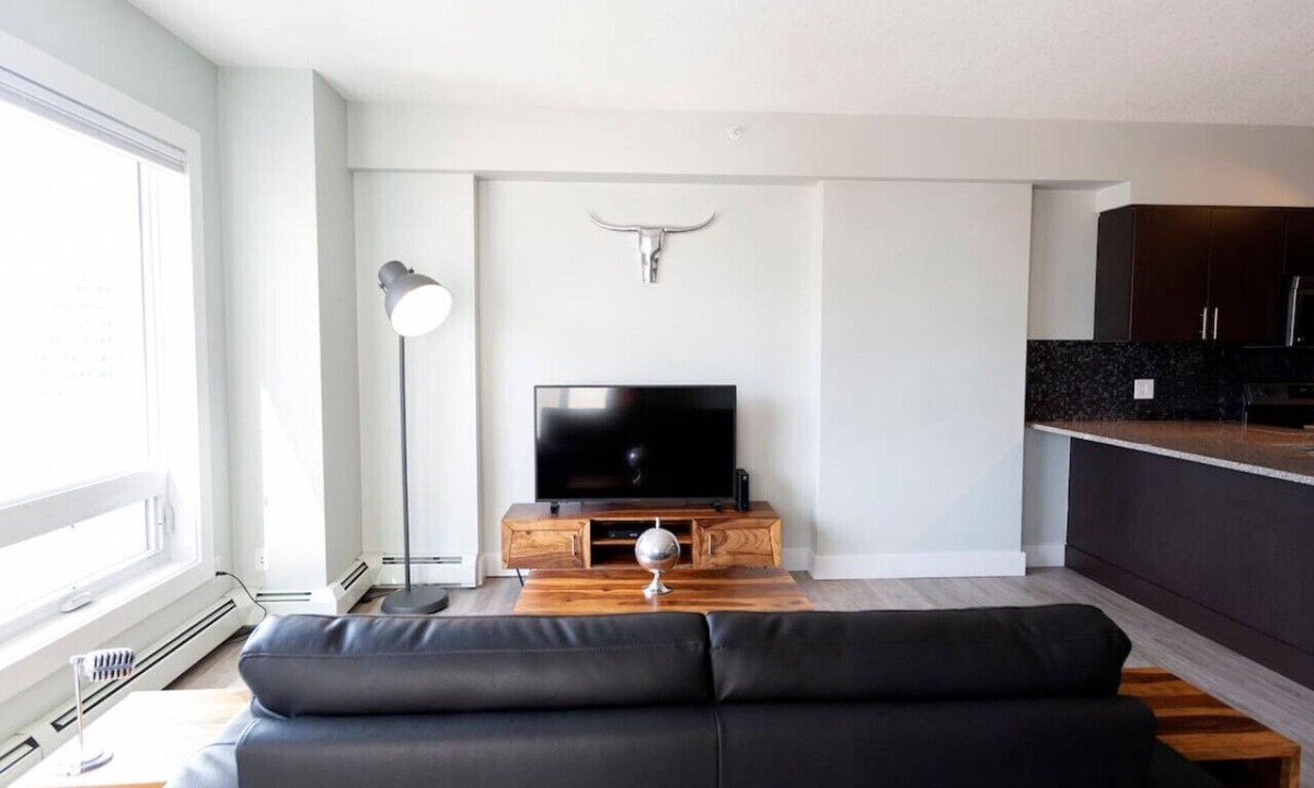 Downtown Edmonton Apartment | Luxury 2BR Escape near to Yellowhead Highway