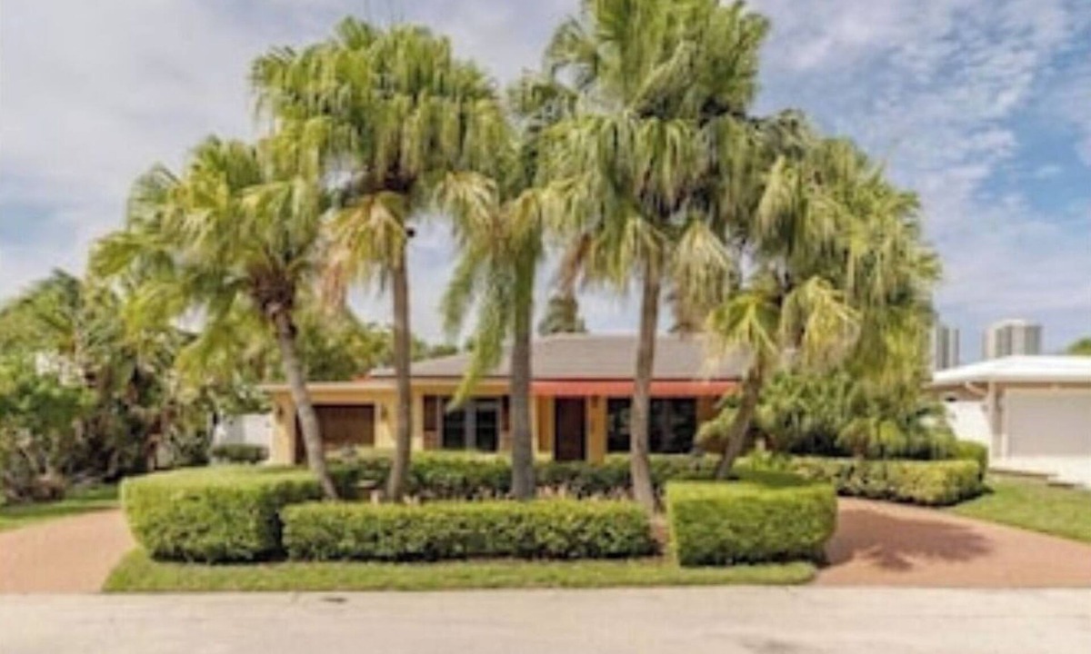 Palm Beach Shores House | Luxury 3BR Island Home w/Heated Pool, Hot Tub, Golf Cart + Private Beach