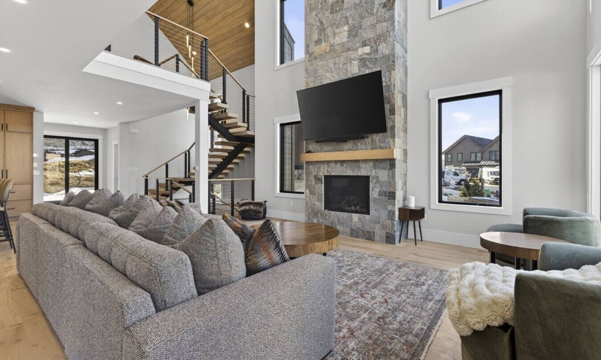 Lincoln Villa | Luxury 4BR Townhouse @ Loon | South Peak Retreat