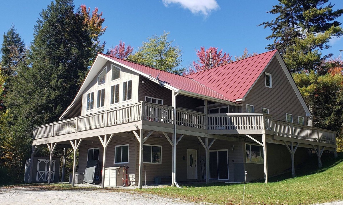 Mendon House | Luxury 7BR/7BA Mountain Retreat with Sauna, Hot Tub, and Stunning Views