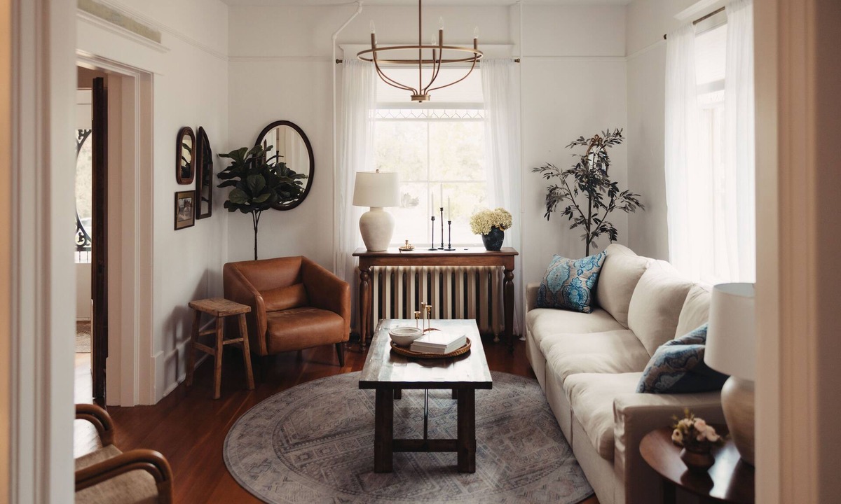 East Hill House | Luxury and sophisticated interior design with 3 bedroom and 2.5 baths and large living room.