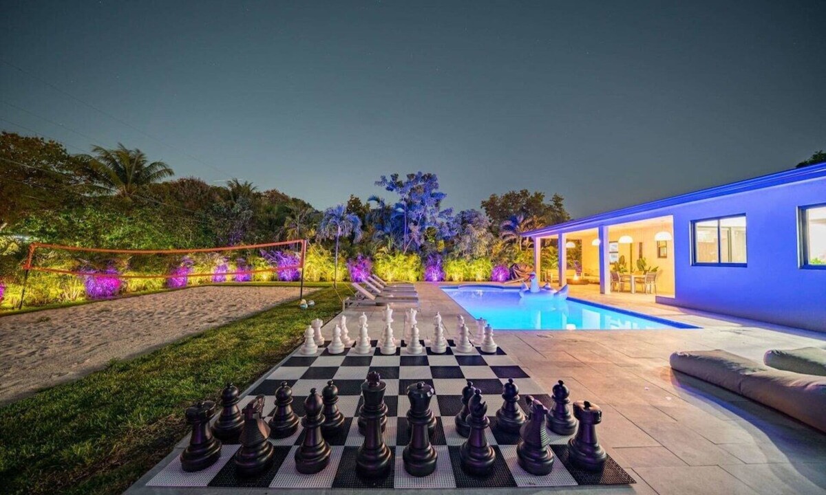 North Miami Villa | Luxury Casa Bianca Heated Pool Volleyball Firepit