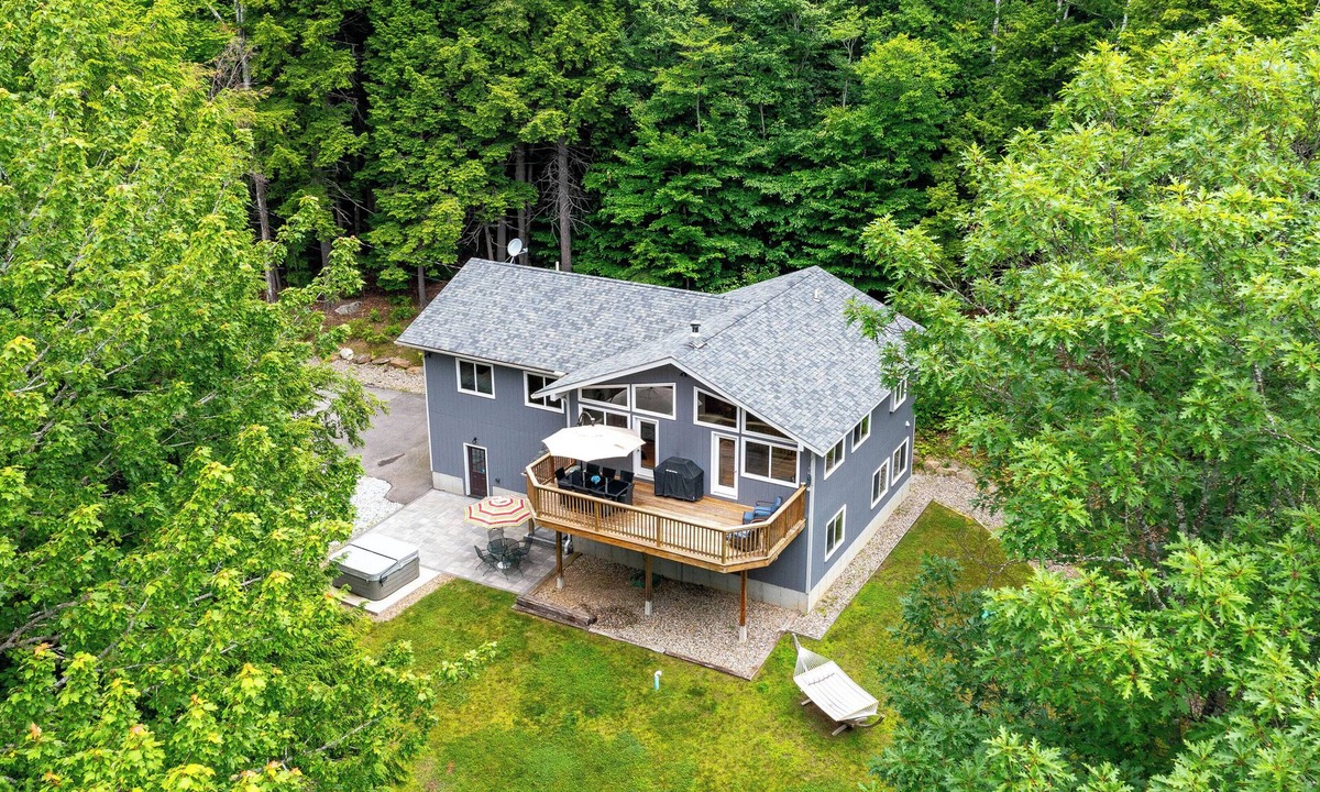 Jackson Ski Chalet | Luxury chalet nr Attitash w/fireplace-3 br;2+ba