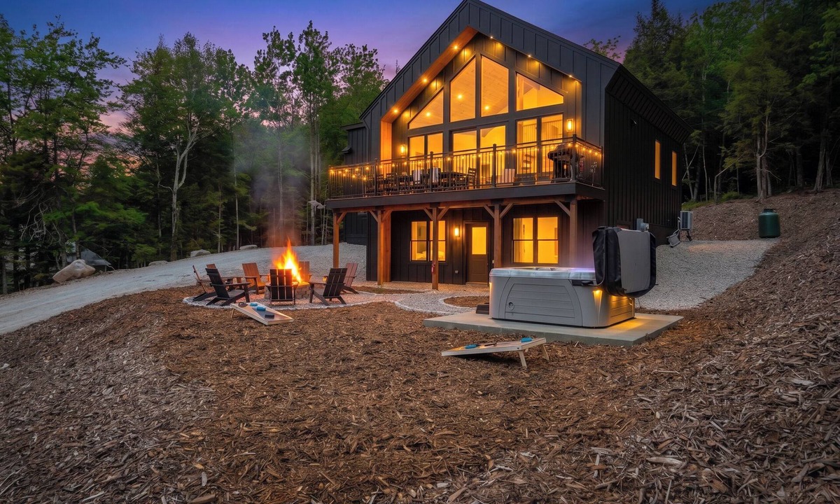 Bethel House | Luxury Chalet w/Hot Tub, Game Rooms & Mtn Views