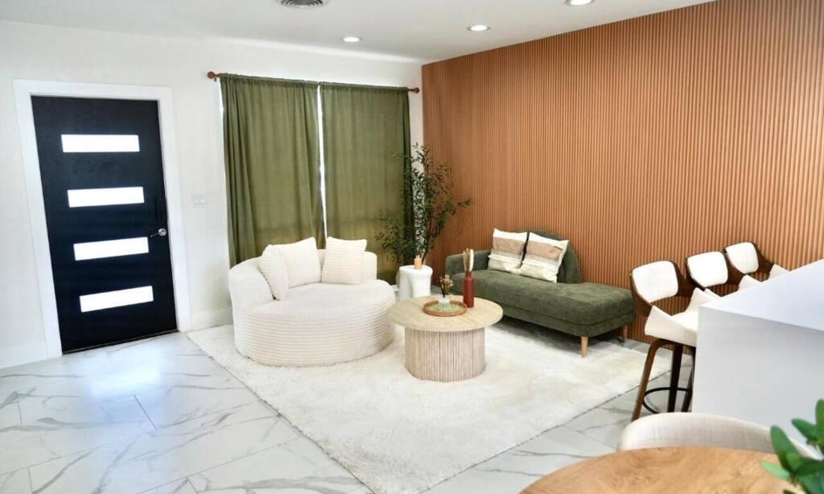 Hollywood Hills House | Luxury Escape w/Pool & Billiards Near Beach