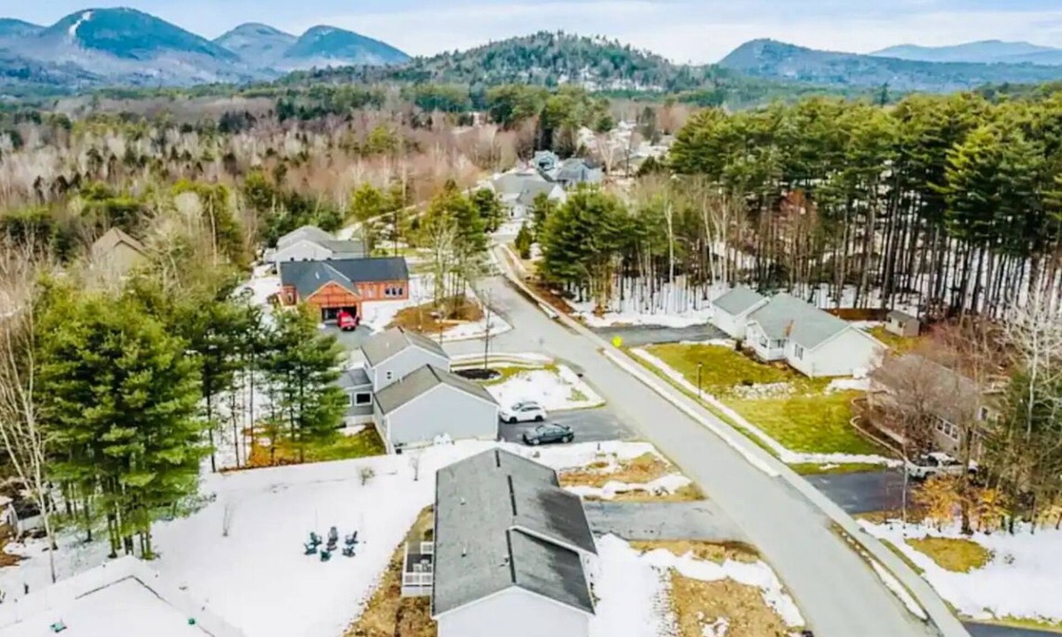 Warrensburg House | Luxury Fall Retreat with mountain views - 10 min to Lake George
