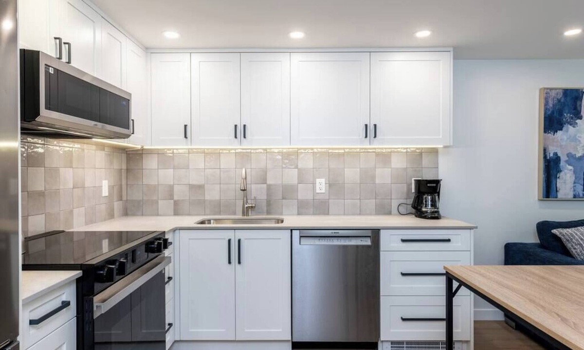 Horseshoe Bay House | Luxury Horseshoe Bay Walking Distance to Ferry