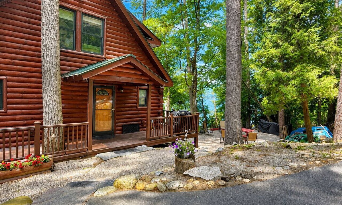 Lake George House | Luxury Lakefront Log Cabin on Schroon Lake