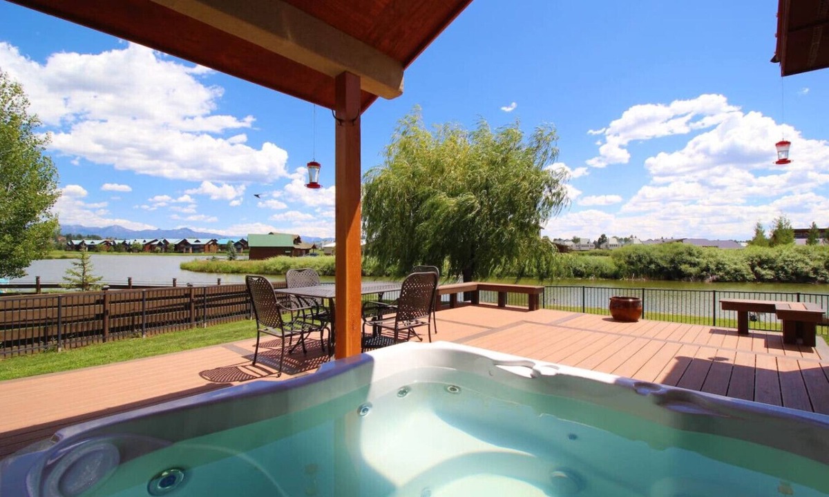 Pagosa Springs House | Luxury lakefront home w/hot tub