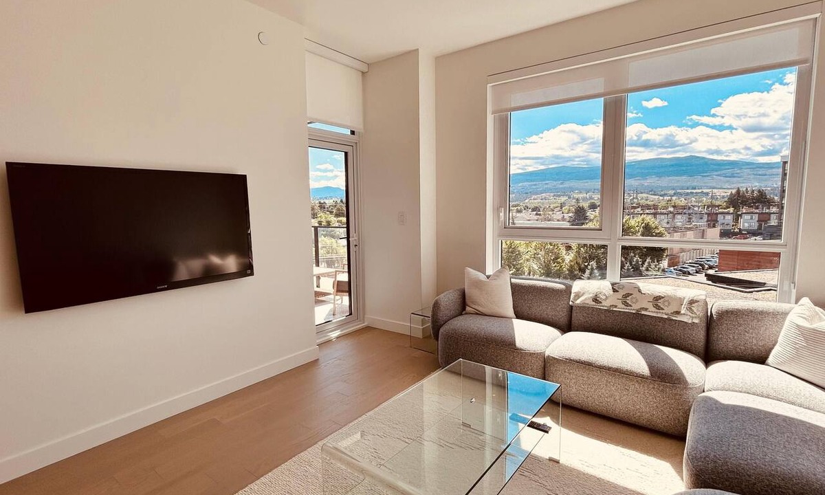 South Pandosy Condo | Luxury Lakeside Getaway. CABAN condo at Gyro Beach Park. 2 Bed (King Bed)/2 Bath