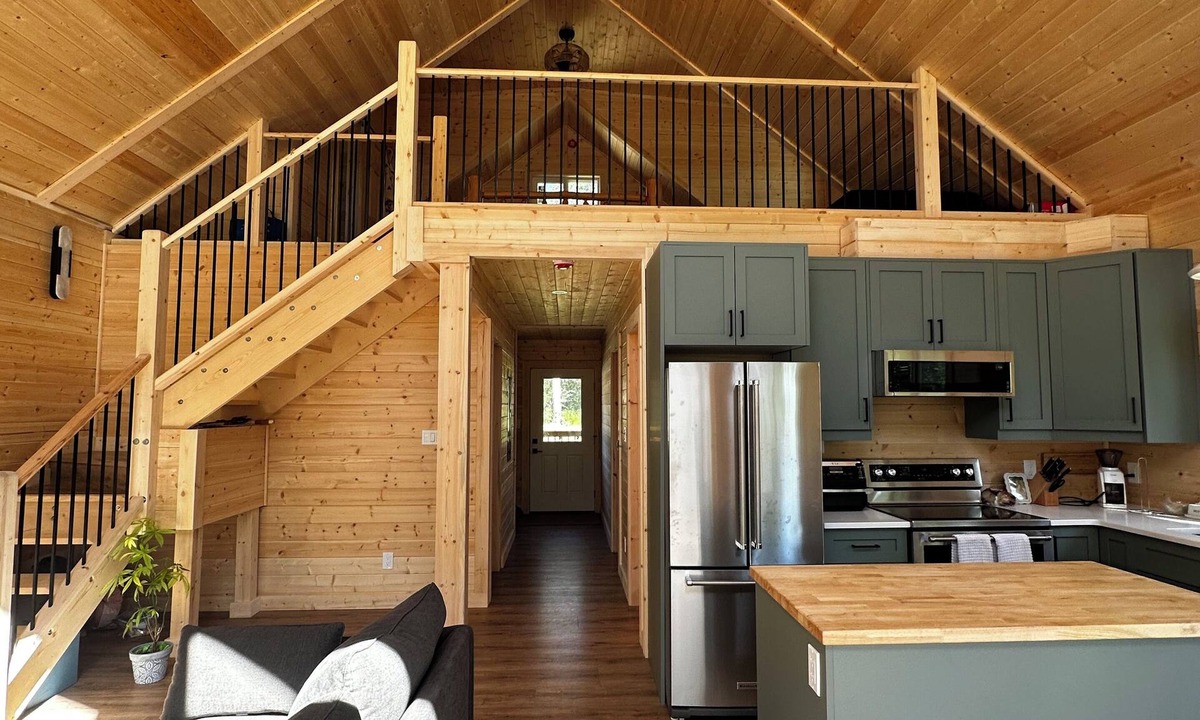 Division No. 11 Cabin | Luxury Log Cabin - Quiet Forest Retreat, Sleeps 6
