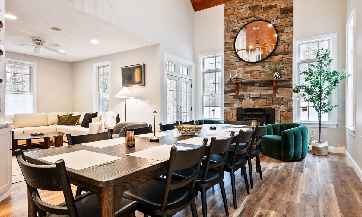 Bartlett House | Luxury Modern 2 King Suites- Hot Tub Ski-Sleeps 12