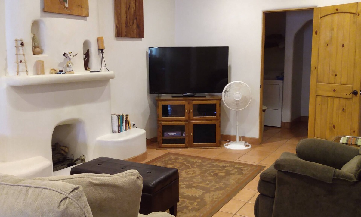 Taos Villa | LUXURY MOUNTAIN VIEW SUITES The Mountain View is a large pueblo styled home