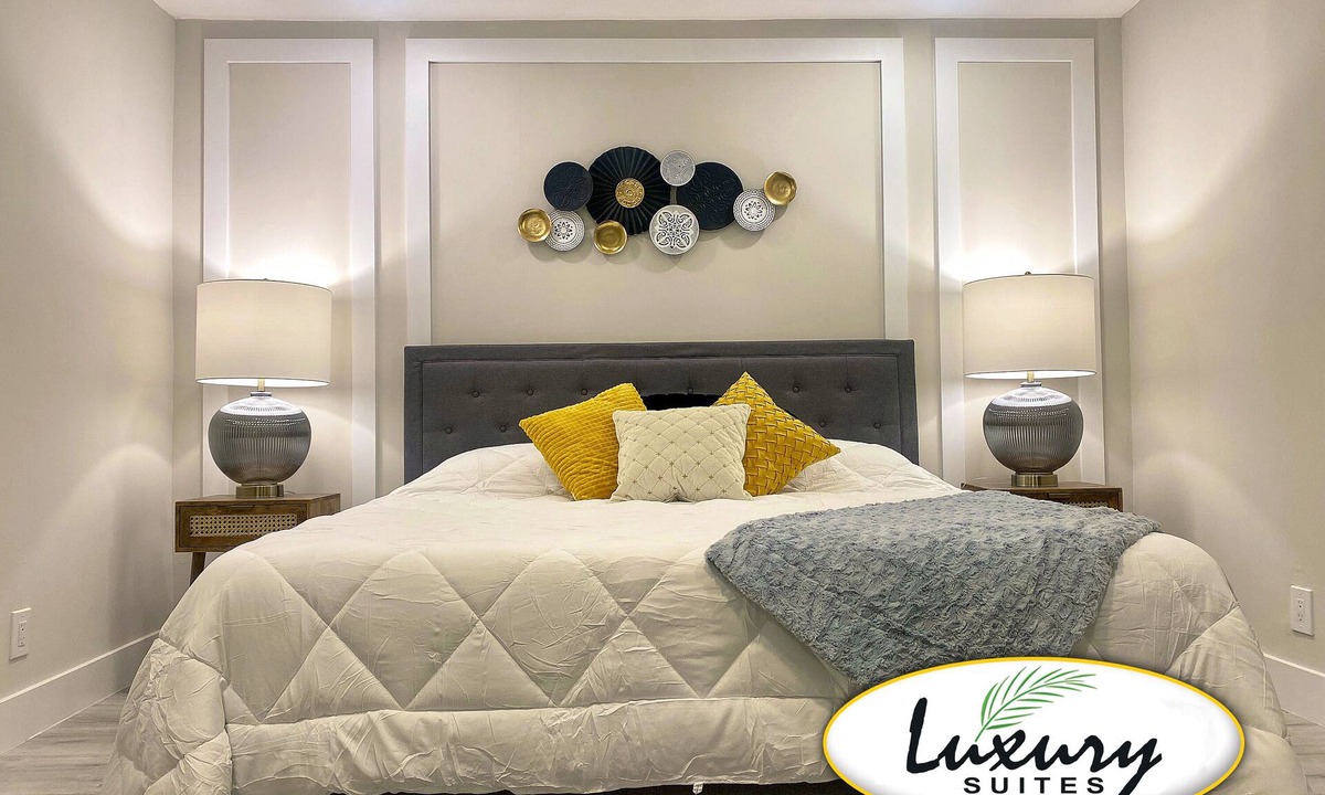 Palm Beach Gardens House | LUXURY, PRIVTA SUITE, KING BED, NEAR BEACHES, PGA, DOWNTOWN GARDENS, ROGER DEAN.