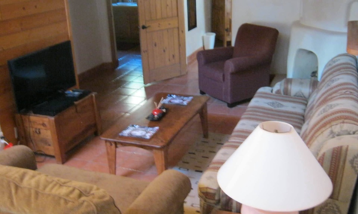 Taos House | LUXURY PUEBLO SUITE Cozy family styled home with a comfy loft