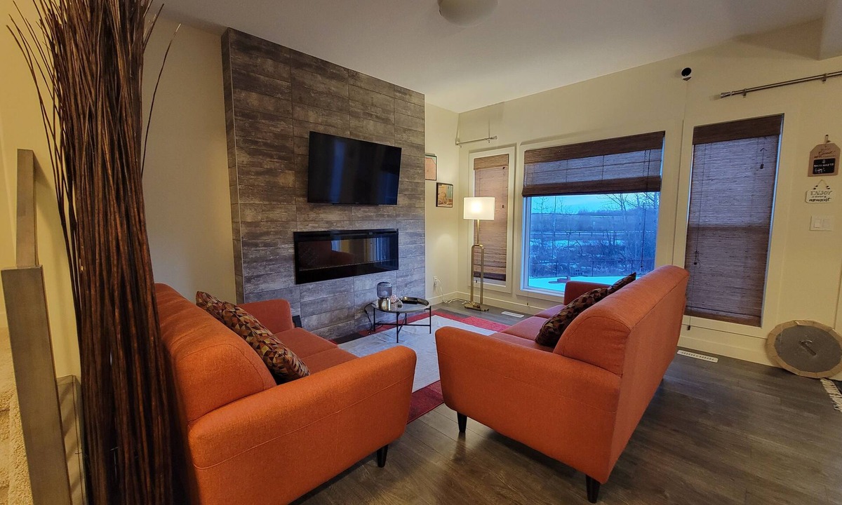 Southeast Edmonton House | Luxury Showhome. No Rear Neighbors. Pure Serenity.