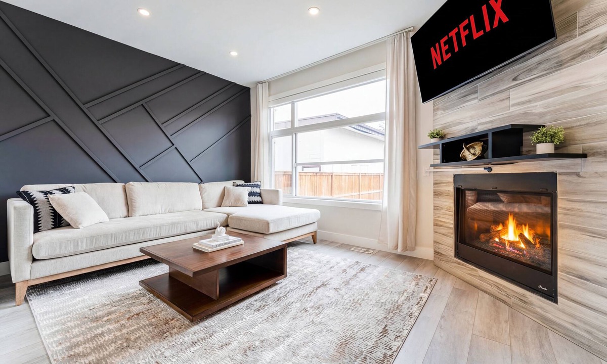 Forest Lawn House | Luxury Spacious 3BR Home Near Downtown With King Bed | Fast Wifi | Free Parking