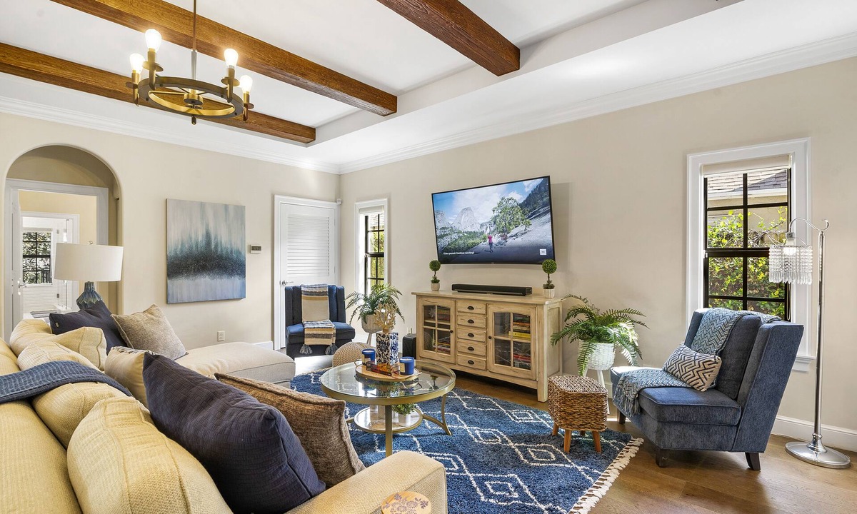 Old Northwood House | Luxury Spanish Colonial 3BR Home -Mins to Downtown and Marina