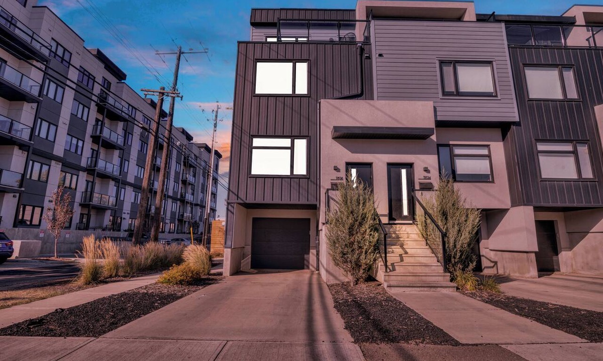 North Central Edmonton House | Luxury Stay | AC | Top Floor Balcony | King Suite