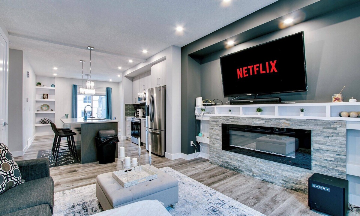 West Edmonton House | Luxury Townhouse, Garage, Close to WEM